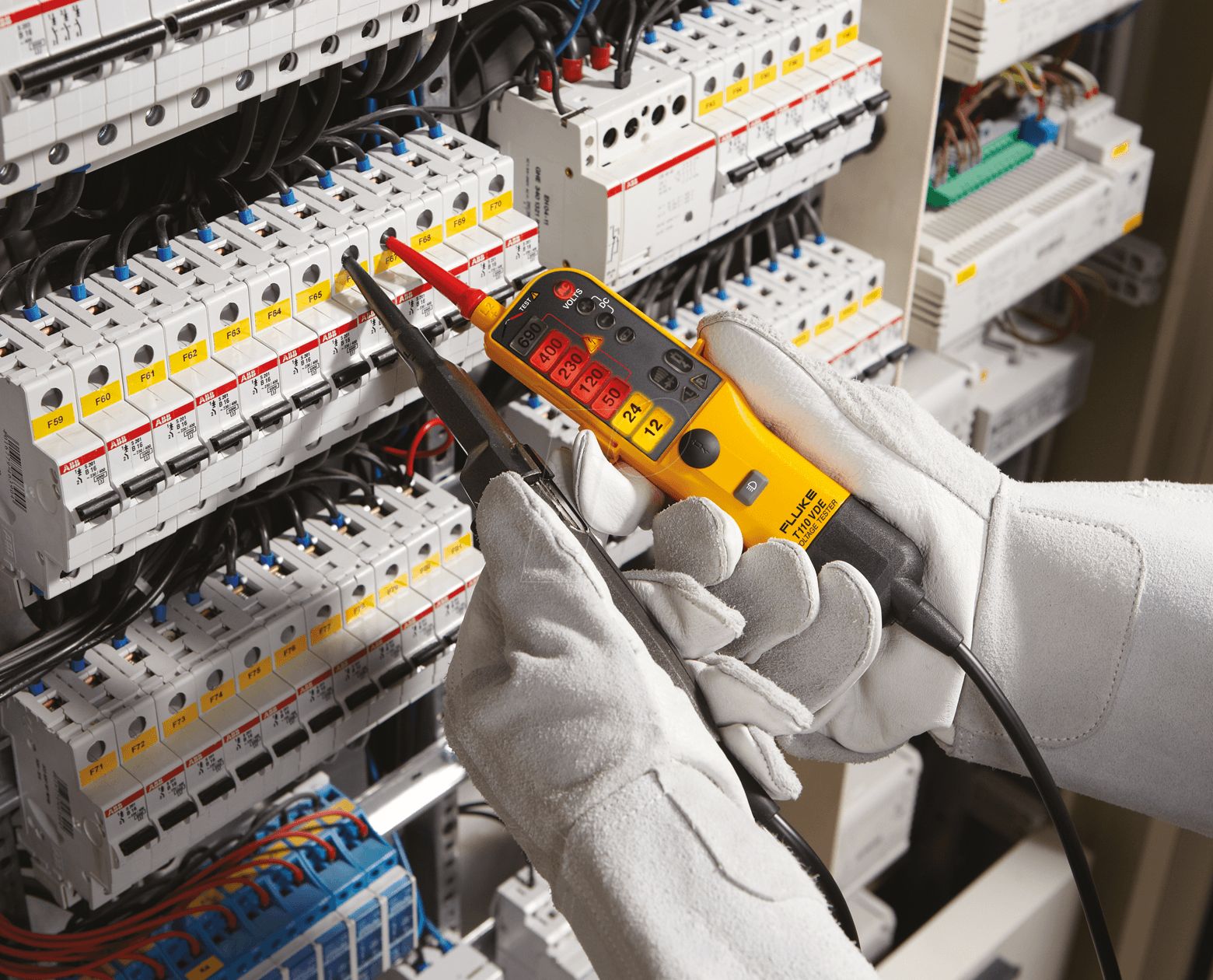 Electrician service photo 2